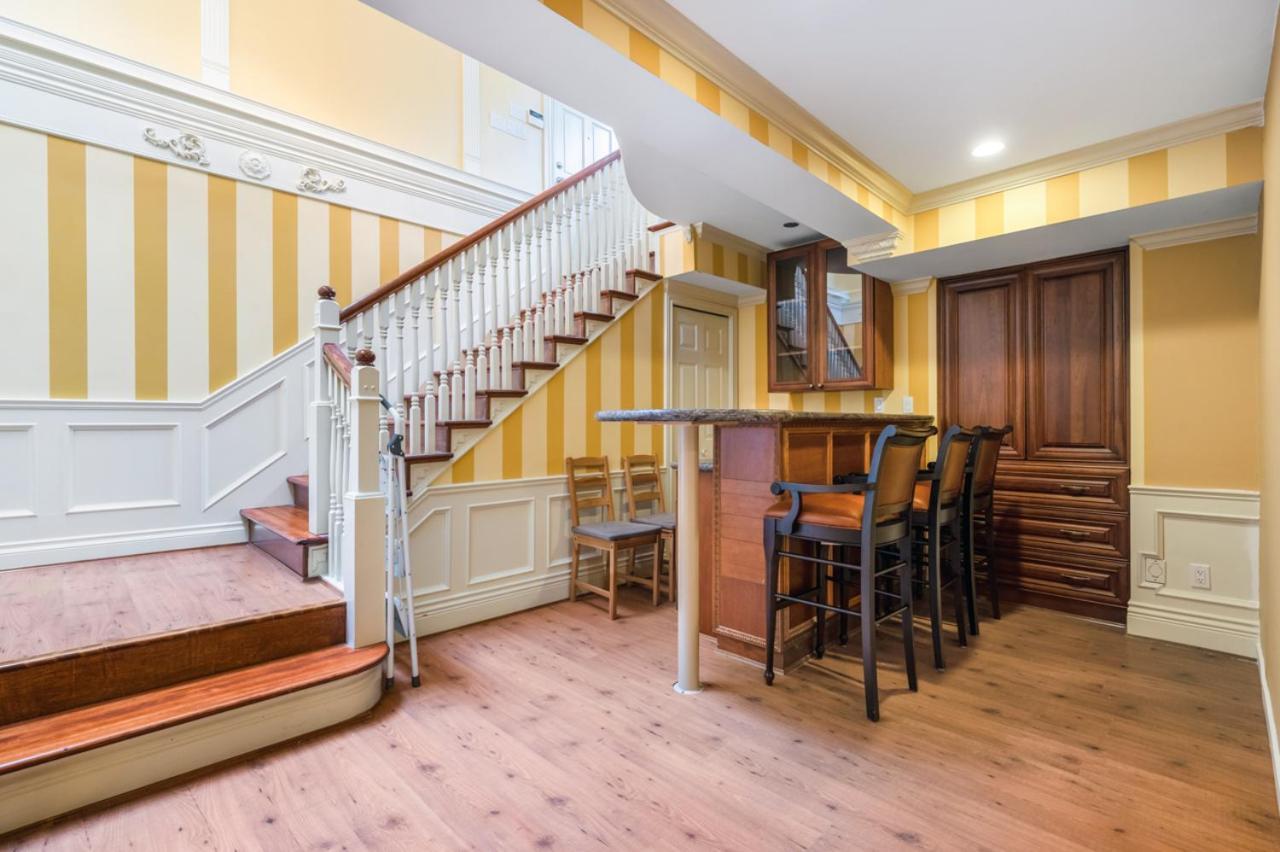 Gasthof Charming Retreat On Cypress Street, Your Away From