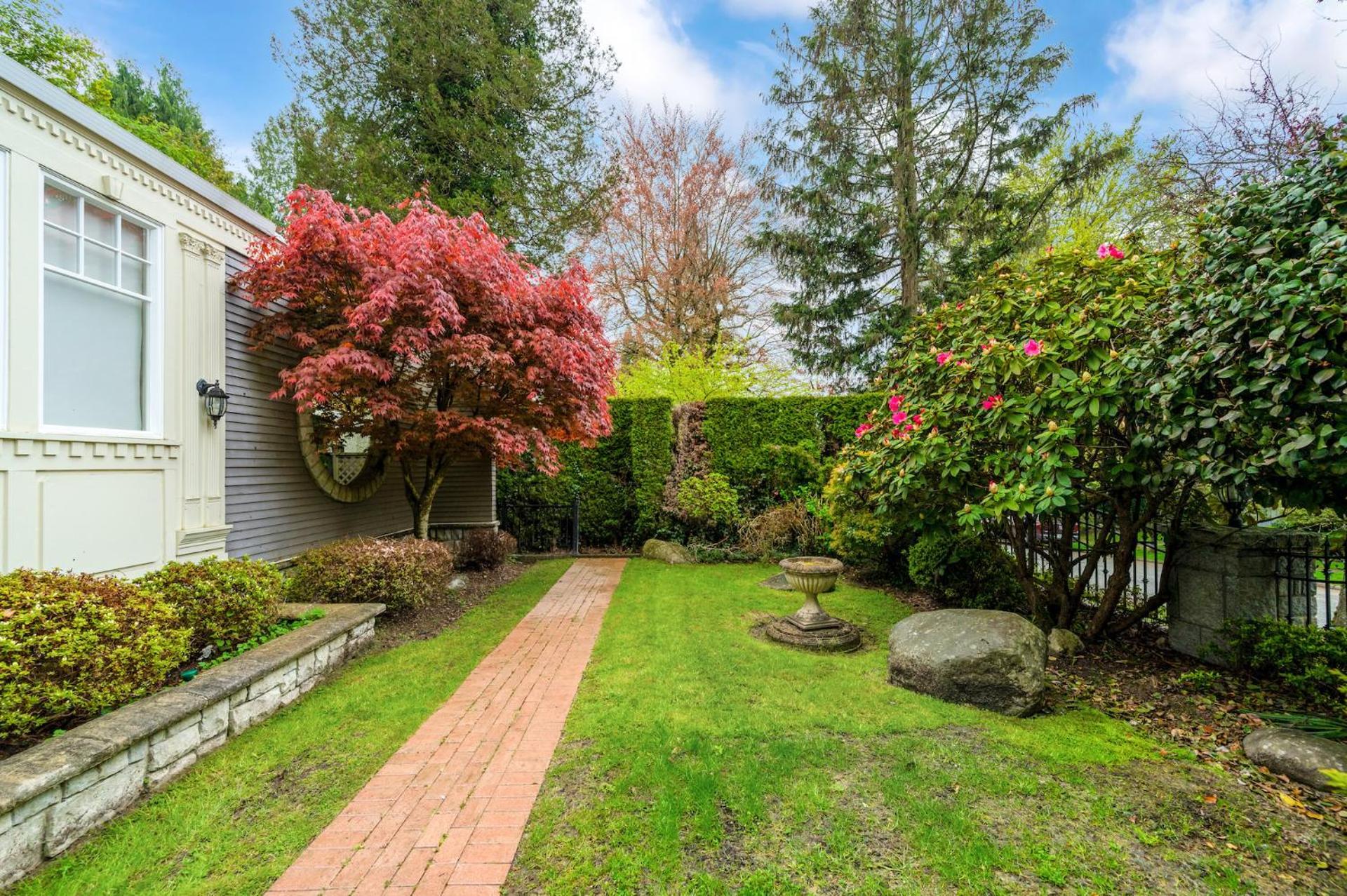 Charming Retreat On Cypress Street, Your Away From