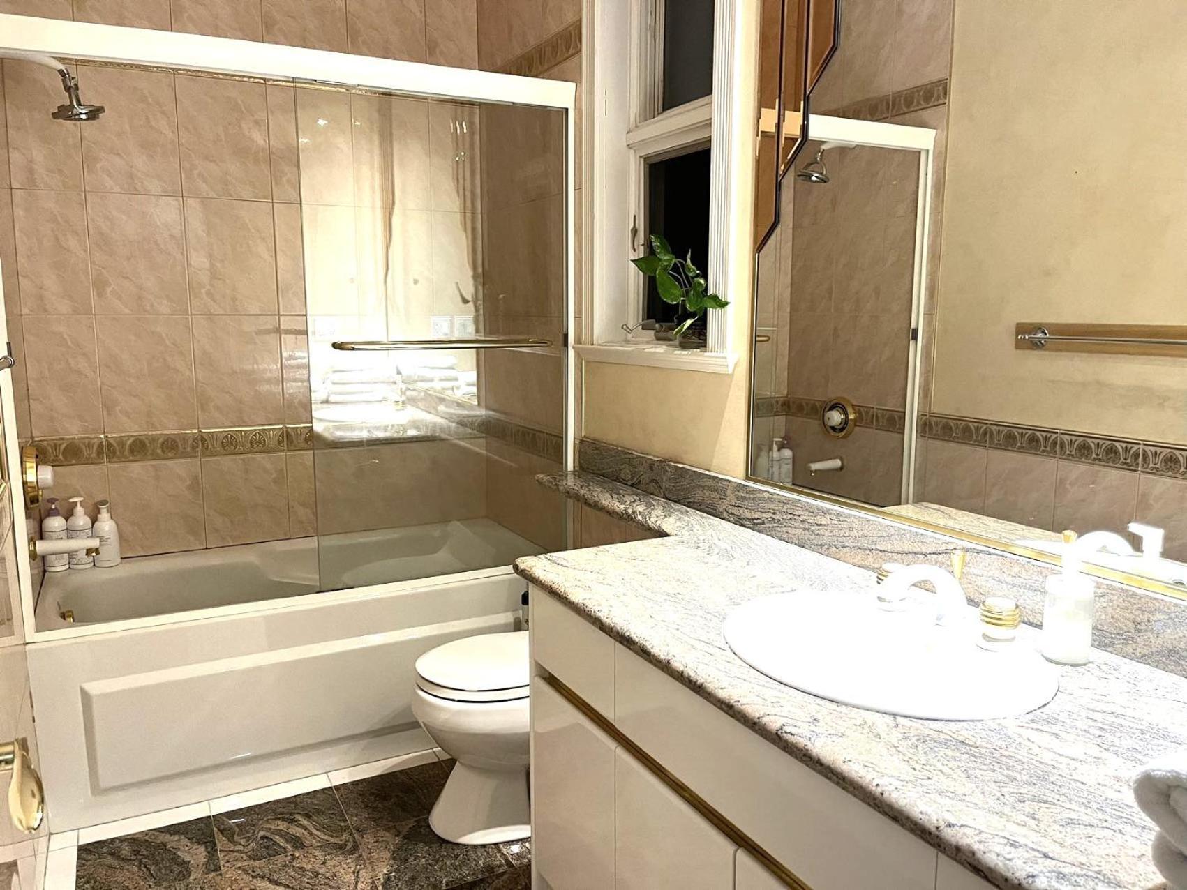 Homestay Nest Near Yvr Ubc Downtown