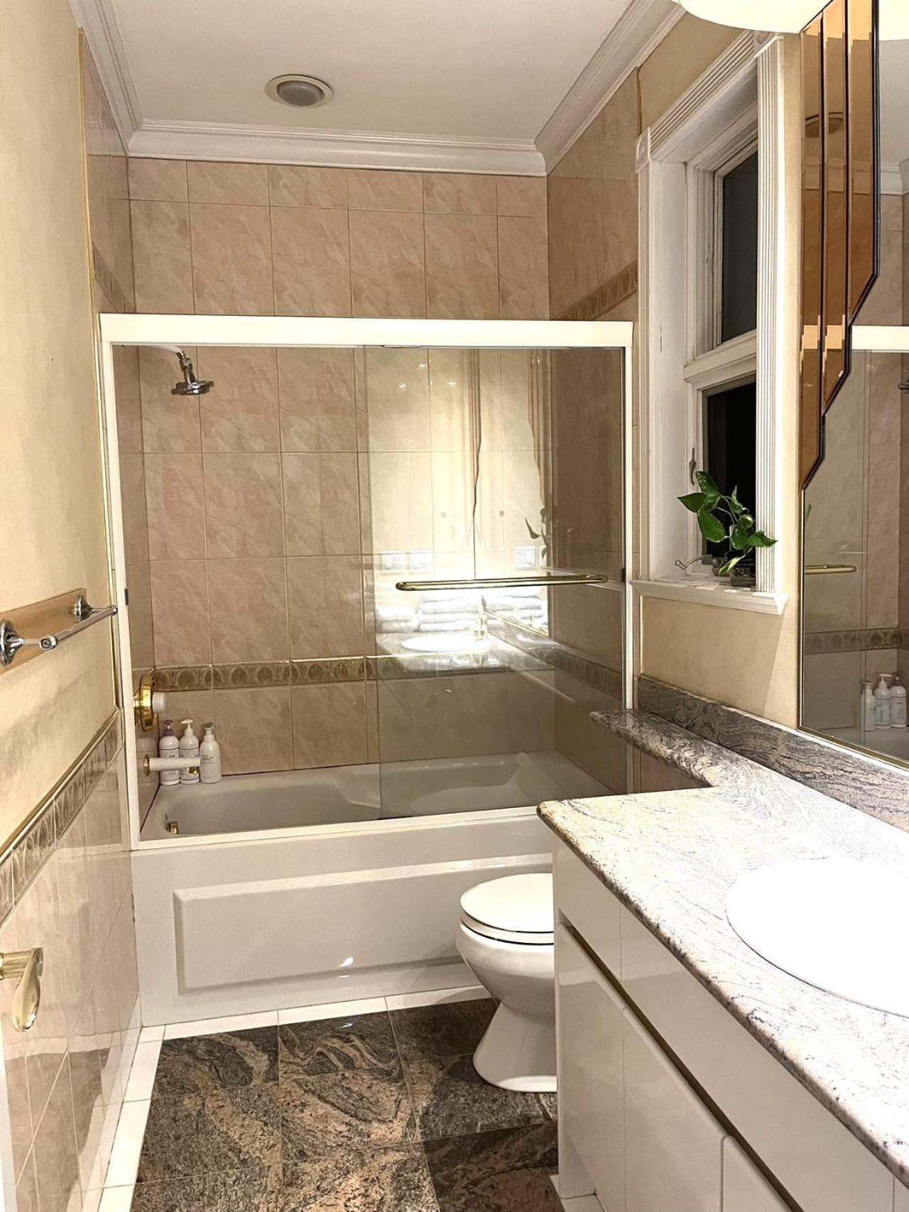 Homestay Nest Near Yvr Ubc Downtown *