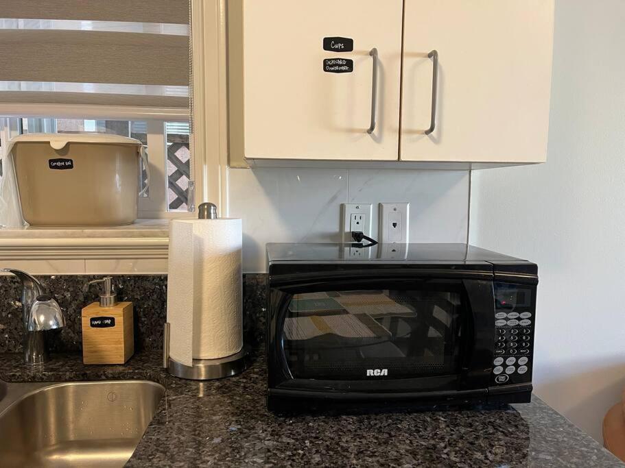2br Near Skytrain Station, Private And Convenient Apartment Vancouver
