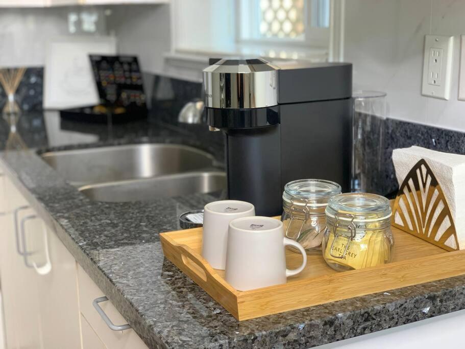2br Near Skytrain Station, Private And Convenient *