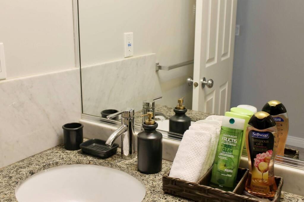 Apartment 2br Near Skytrain Station, Private And Convenient