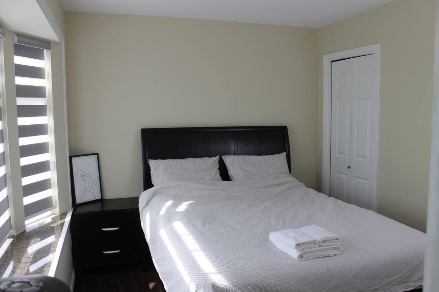 Apartment 2br Near Skytrain Station, Private And Convenient *