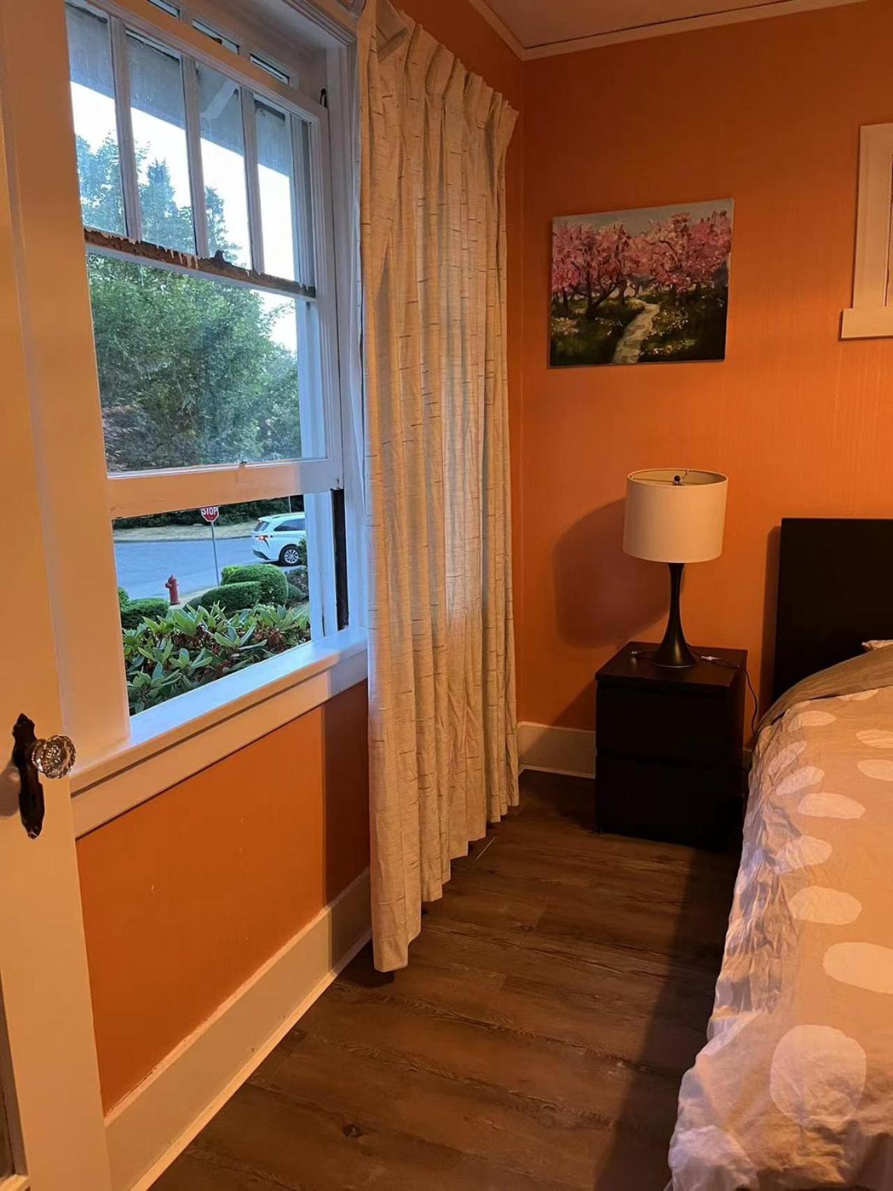 Ferienhaus Charming Garden Retreat In Prime Van Location Vancouver