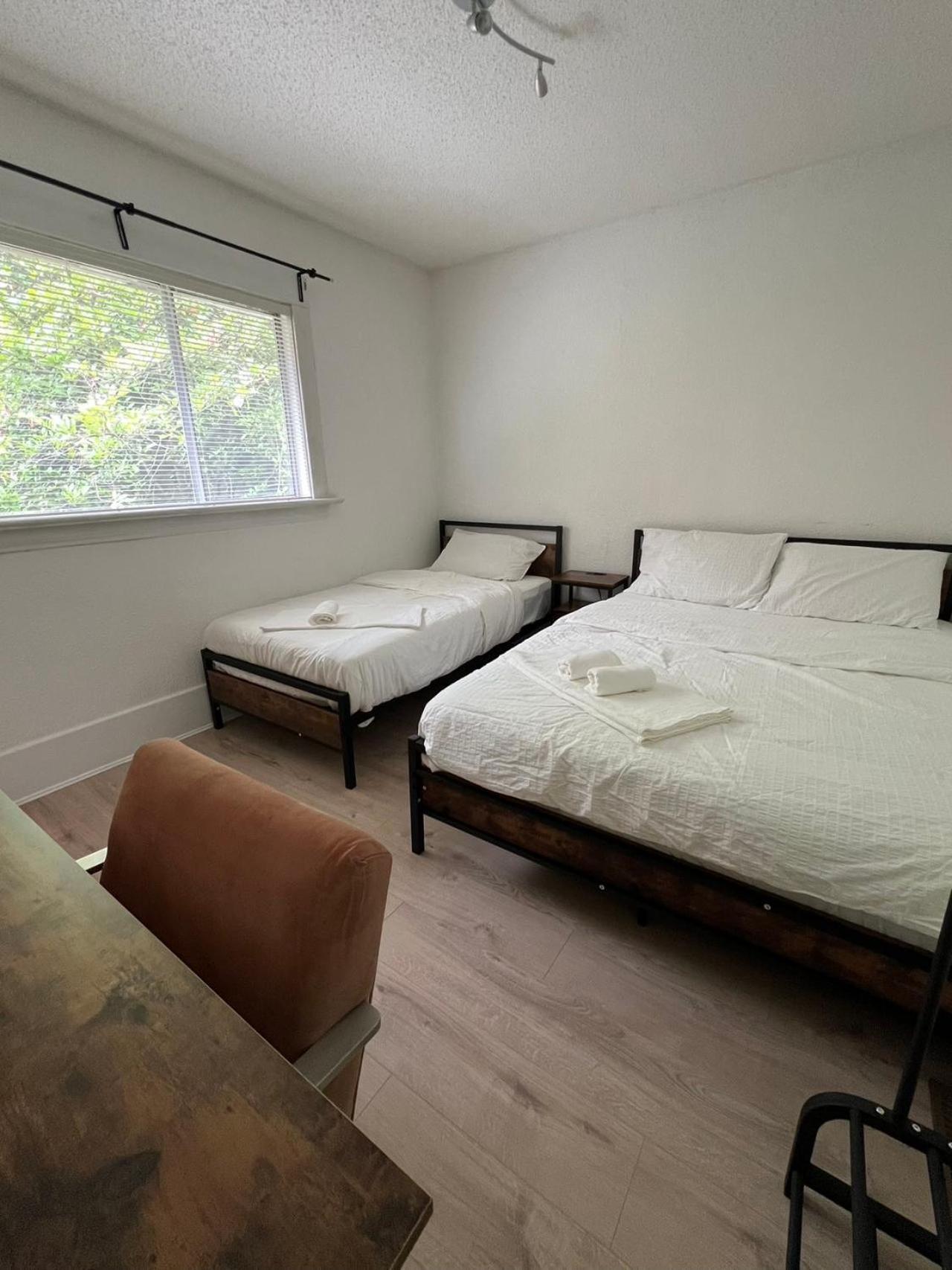 Homestay Larch House In West *