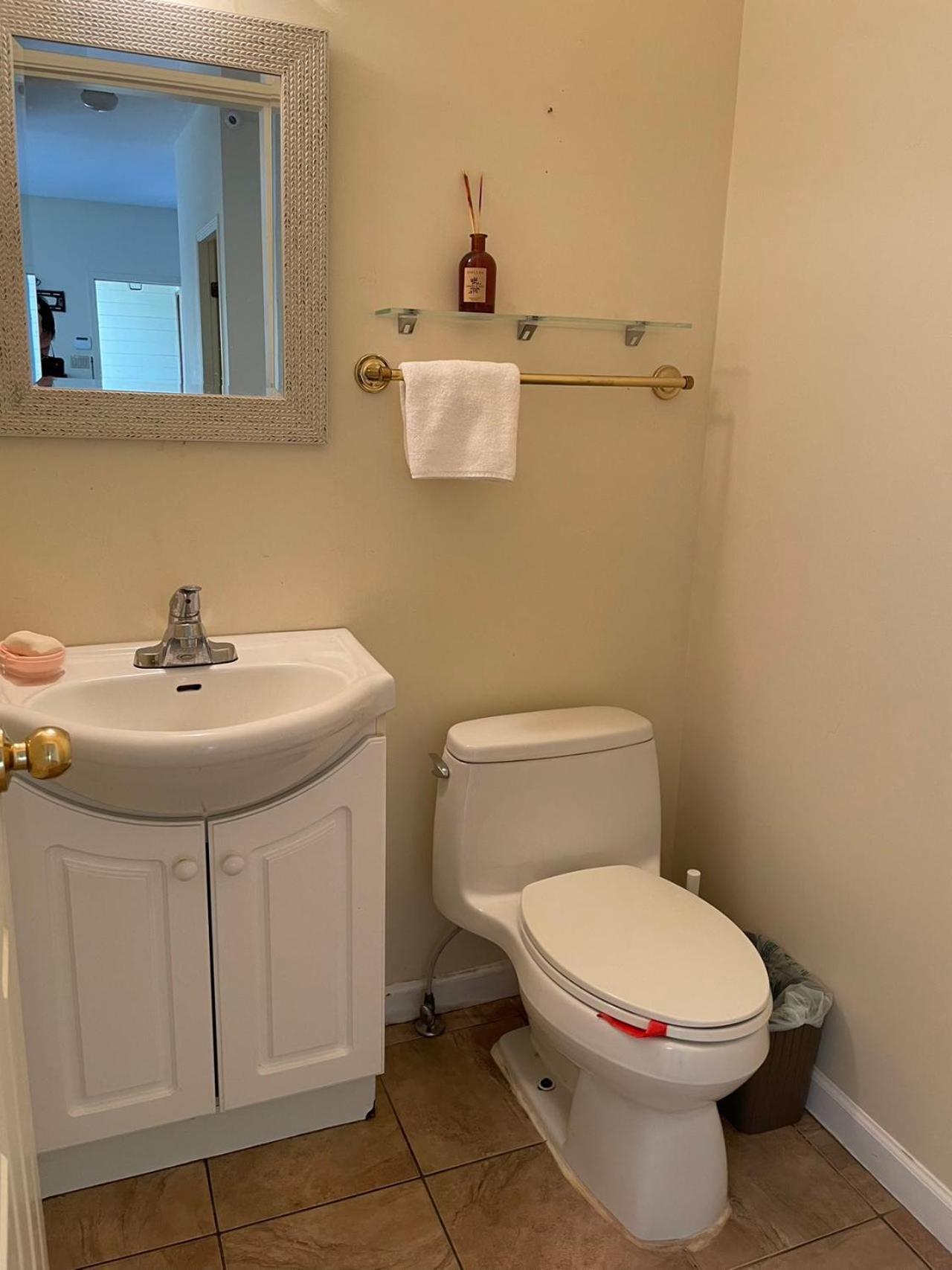 Stylish & Retreat - Basement