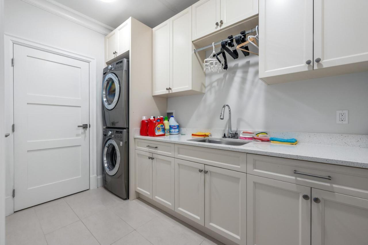 Gasthof Elegant With Private Bathroom Vancouver