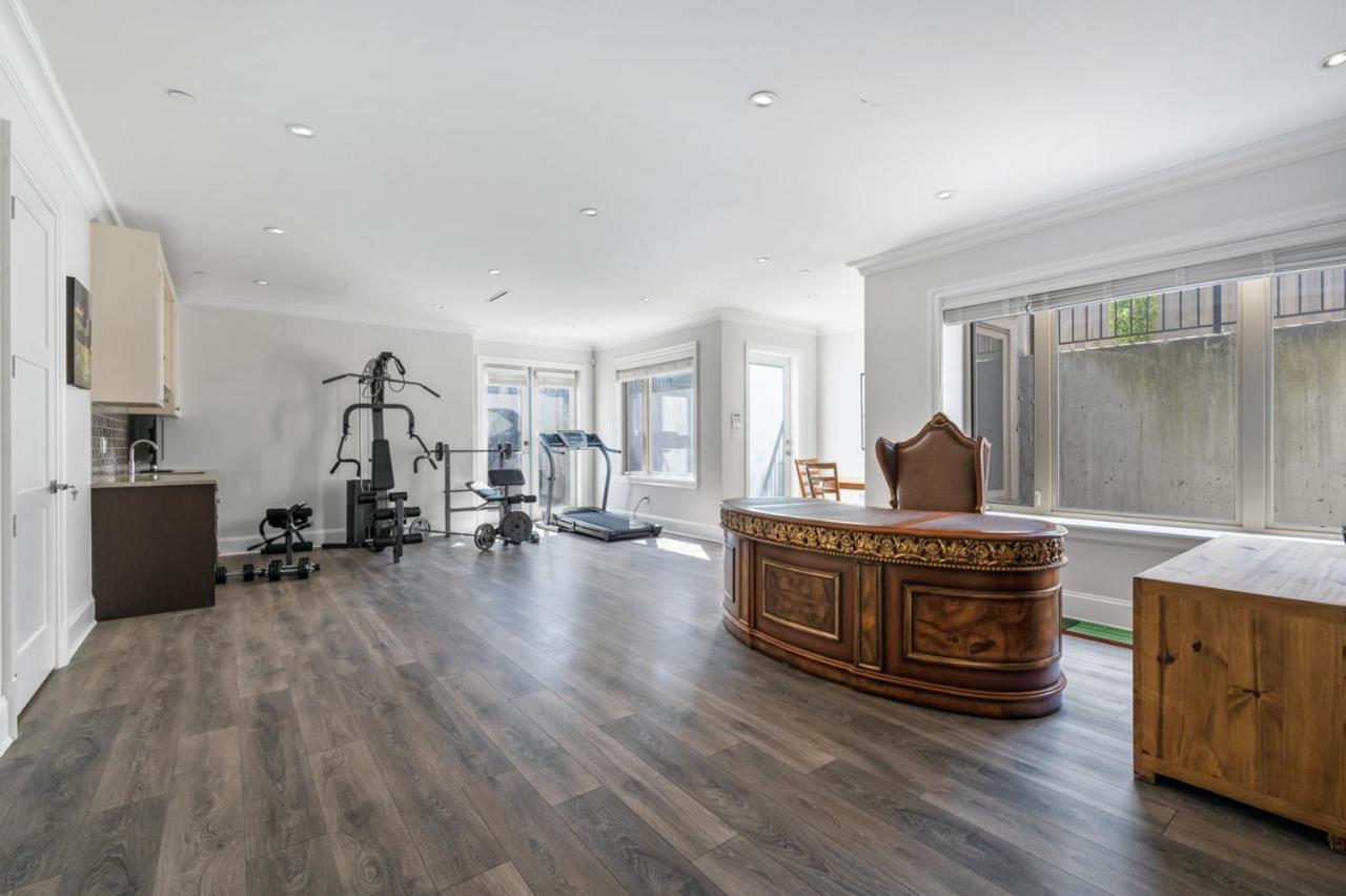 Gasthof Elegant With Private Bathroom Vancouver