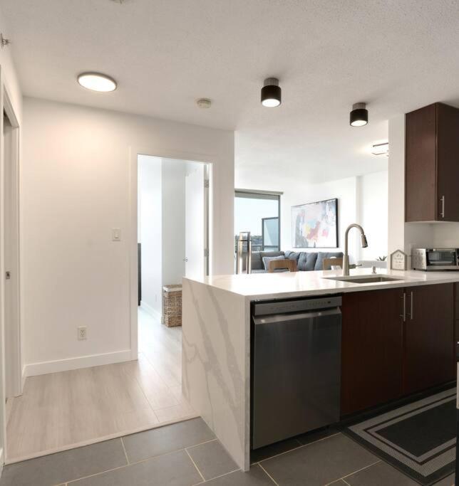 Luxary Downtown With Free Parking * Vancouver