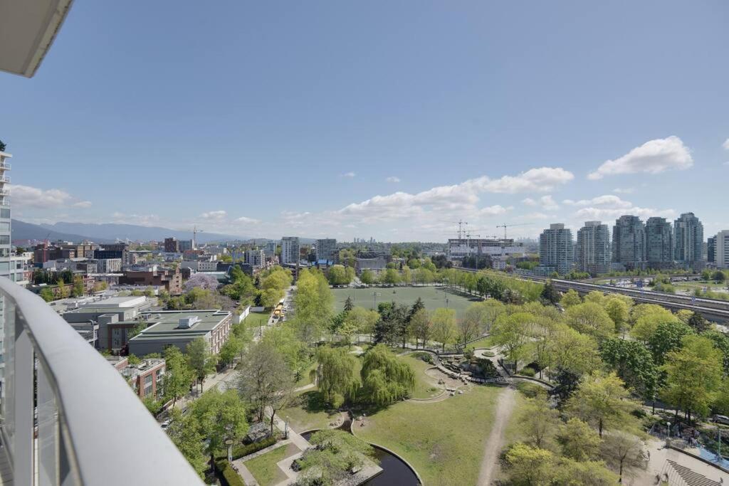 Luxary Downtown With Free Parking Apartment