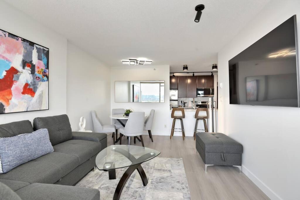 Luxary Downtown With Free Parking Apartment *
