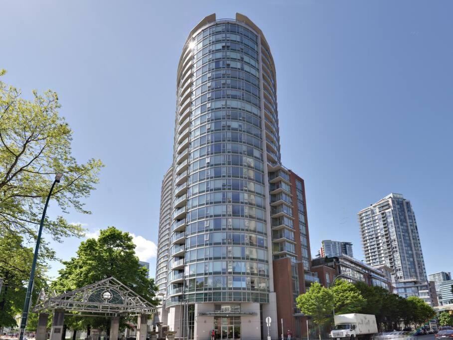 Luxary Downtown With Free Parking Apartment