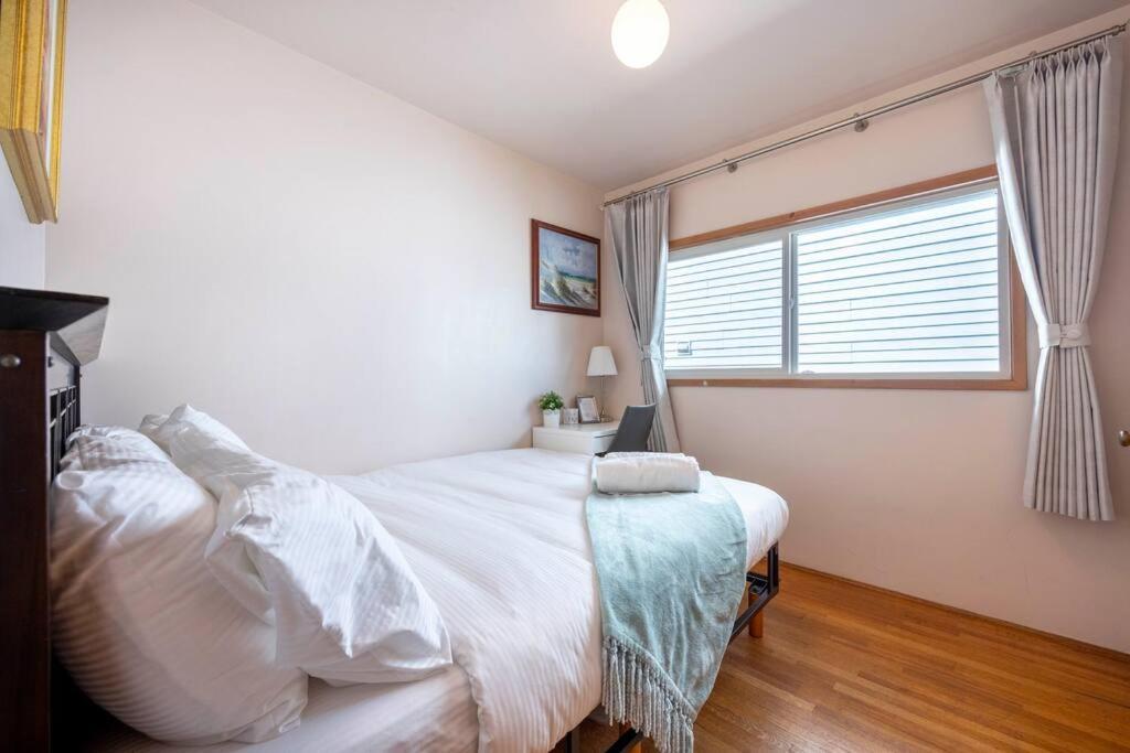 Romantic Getaway Near The Heart Of Vancouver