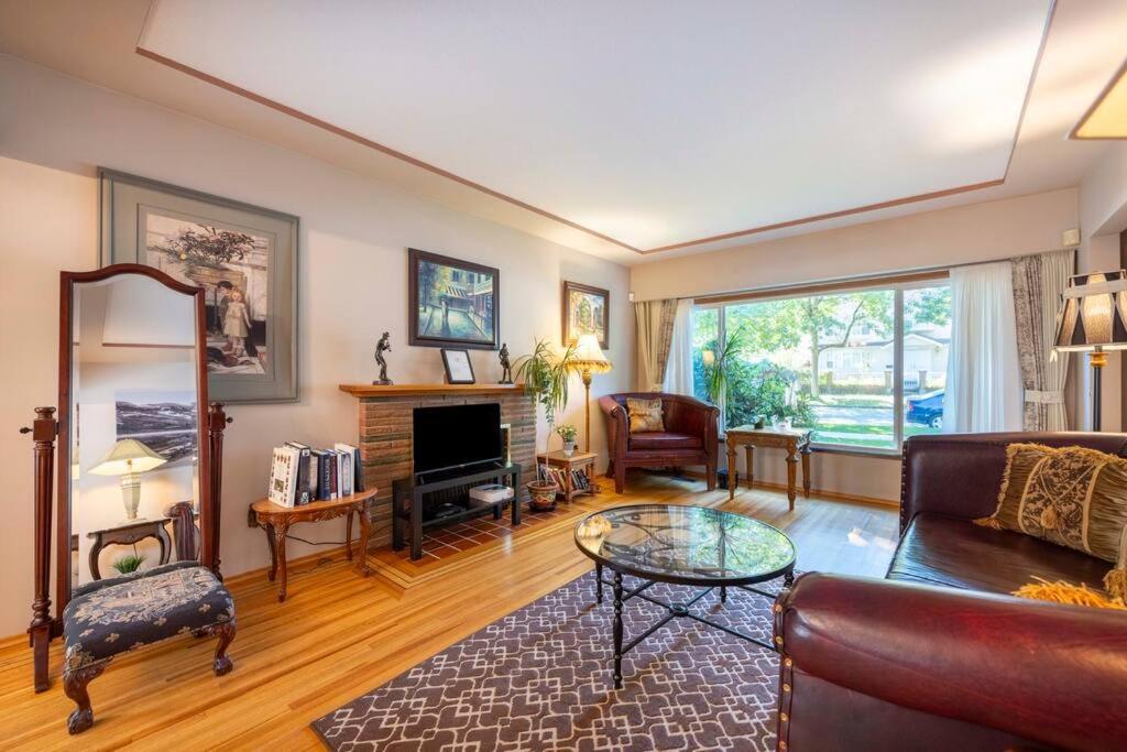 Romantic Getaway Near The Heart Of Holiday home Vancouver