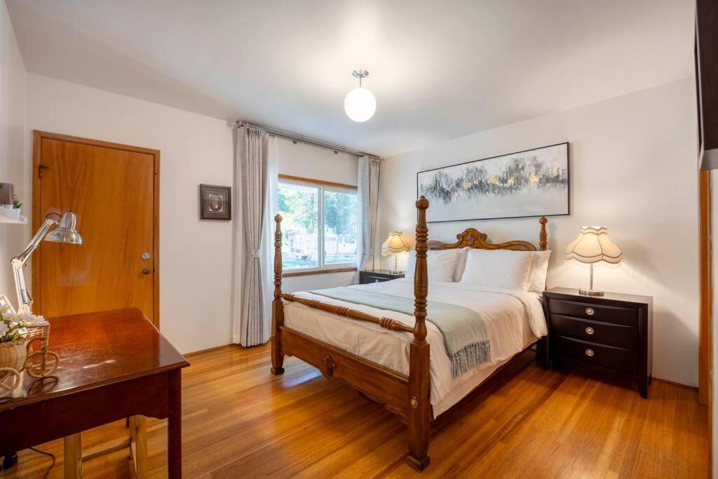 Romantic Getaway Near The Heart Of *