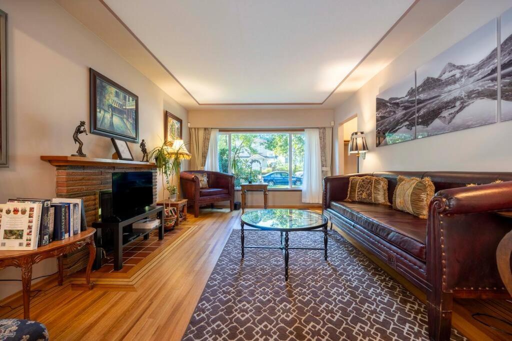 Romantic Getaway Near The Heart Of Vancouver