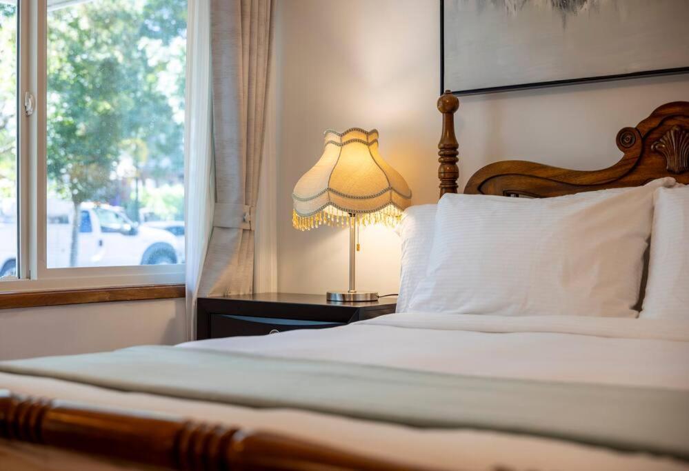 Romantic Getaway Near The Heart Of * Vancouver