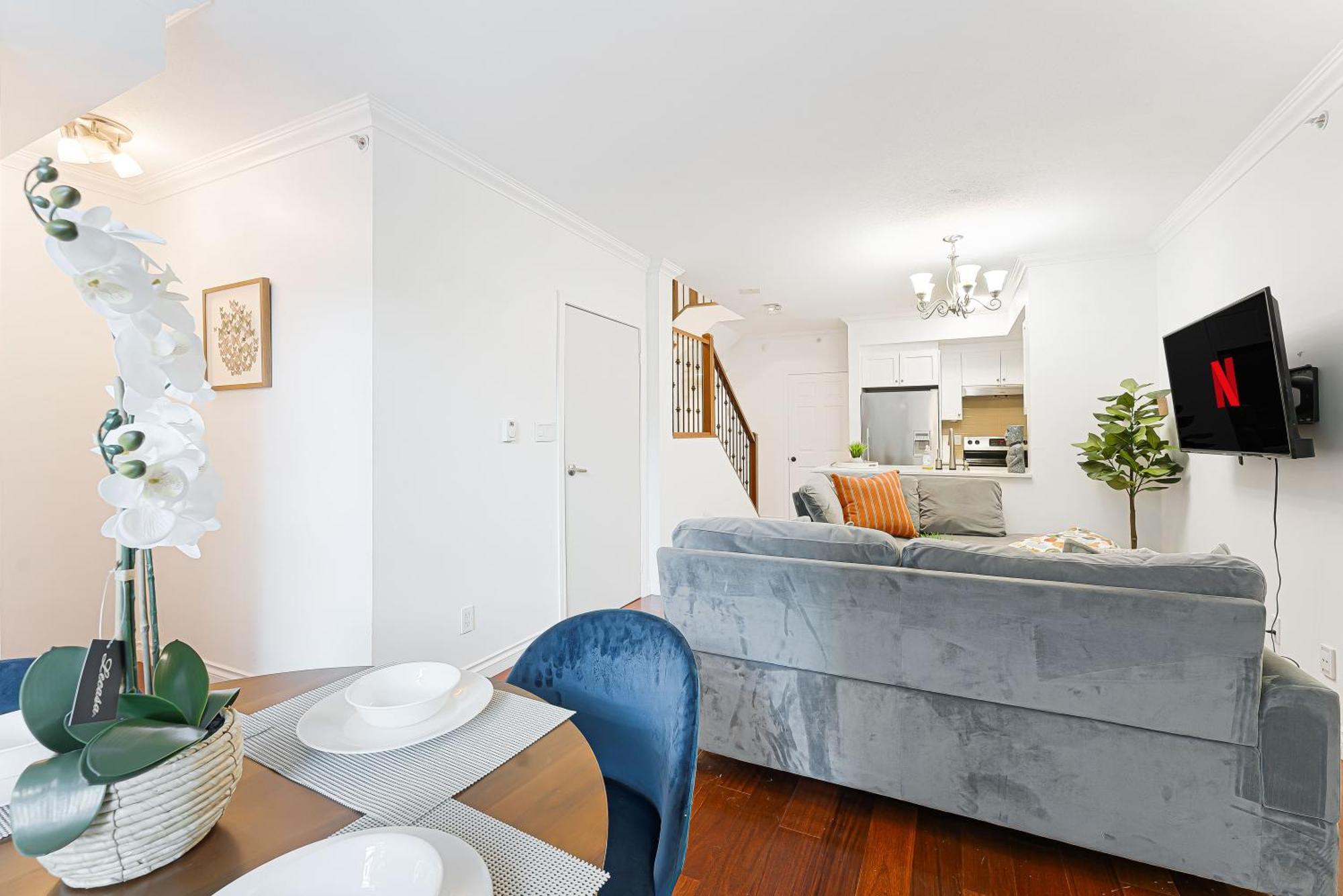 Luxurious Coal Harbour Duplex Steps From The Water
