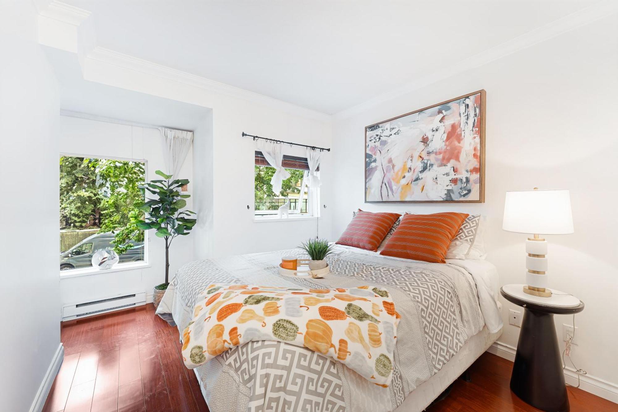 Luxurious Coal Harbour Duplex Steps From The Water Apartment *