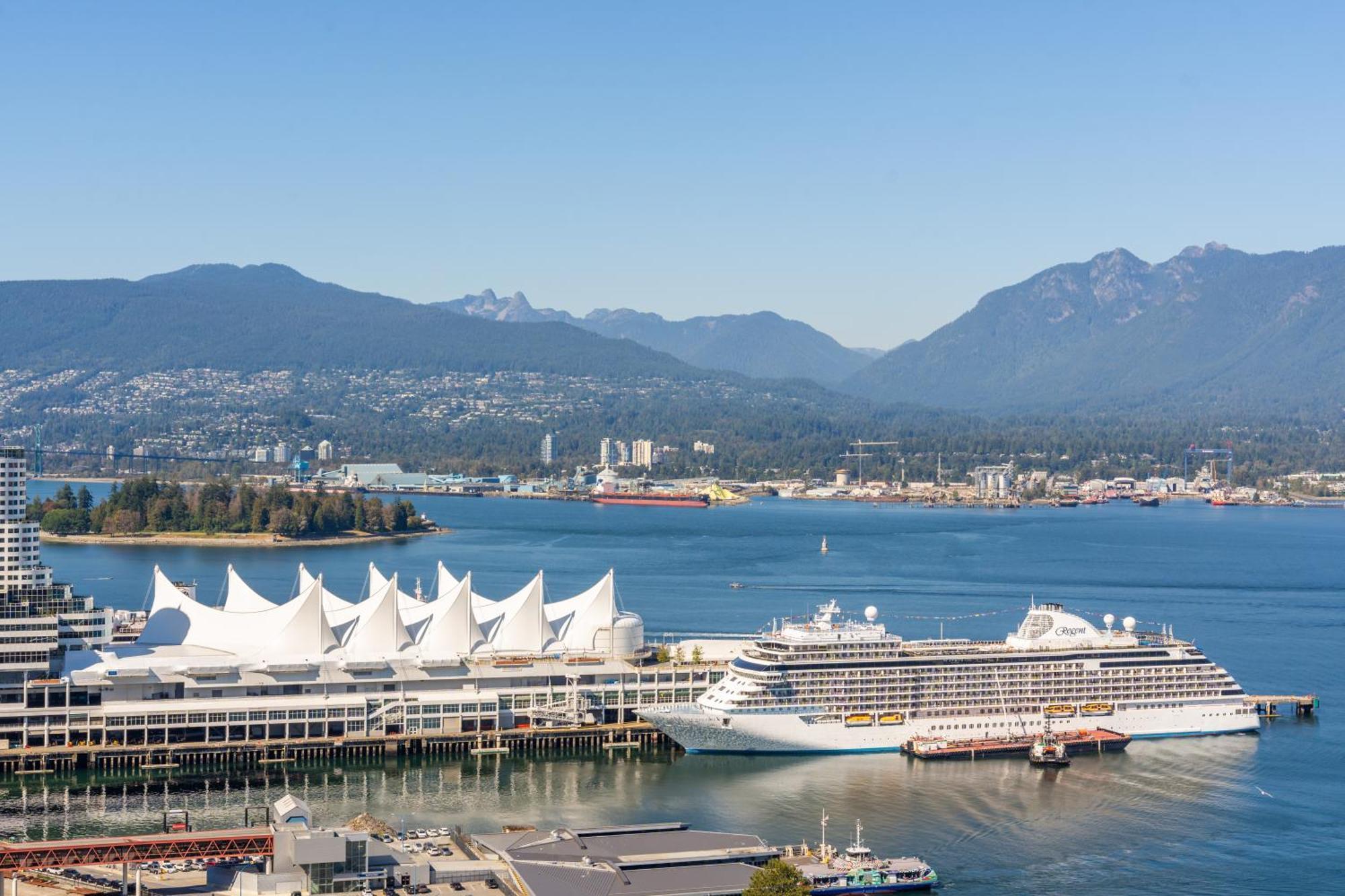 Stunning 2 Bdr With Million-dollar Ocean And Mountain Views * Vancouver