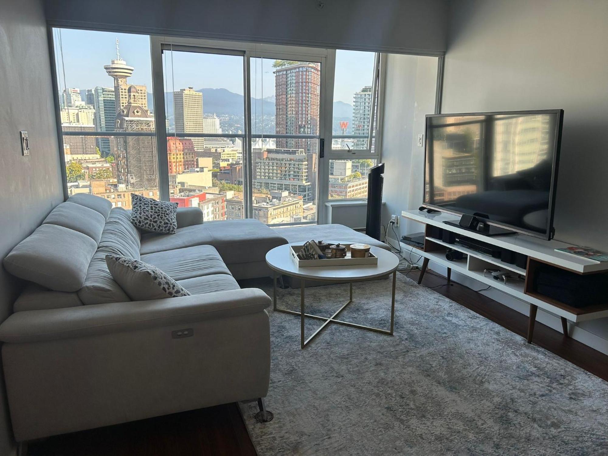 Urban Oasis In Downtown 1 Bed 1 Bath Apartment Vancouver