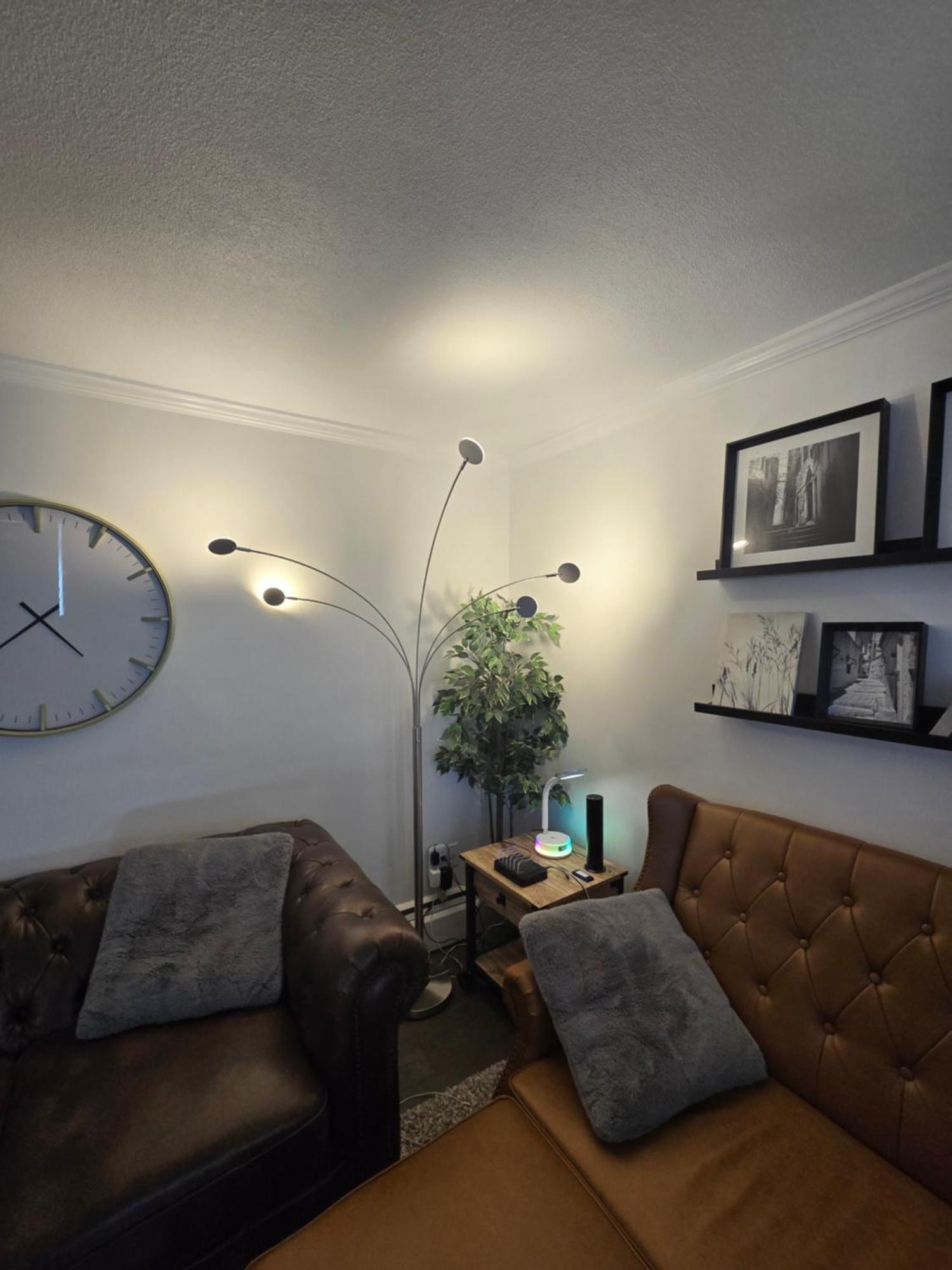 Designer-luxury. Waterview, Parking, Rooftop Pool Vancouver