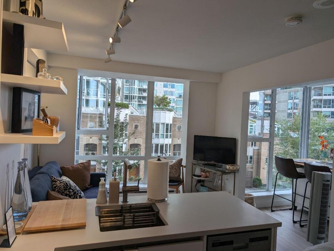 Penthouses Of Ave Vancouver