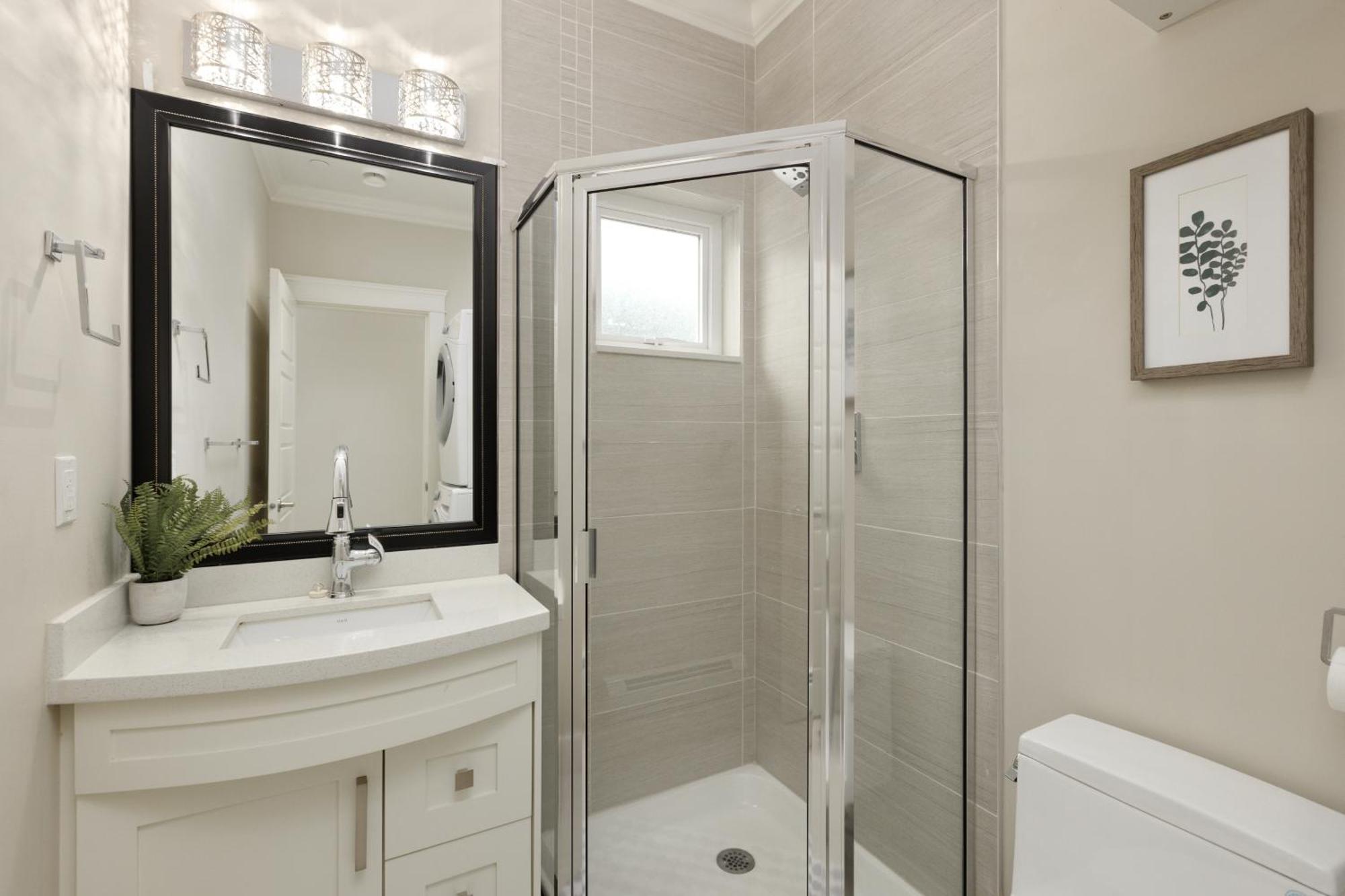 Charming Retreat Near Downtown- Cozy Oasis On Nanaimo St * Vancouver