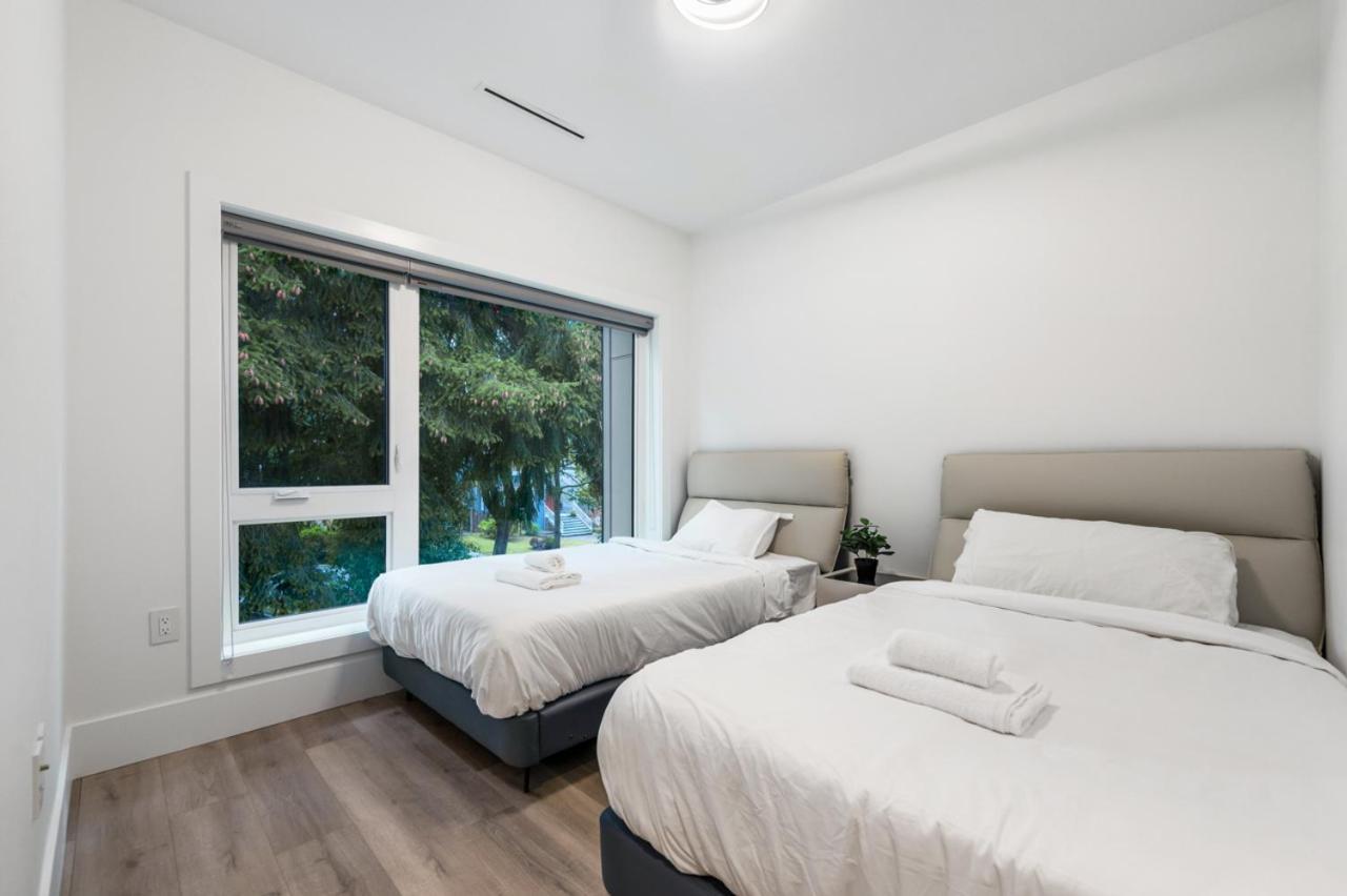 Stylish Retreat In Van's Prime Location *
