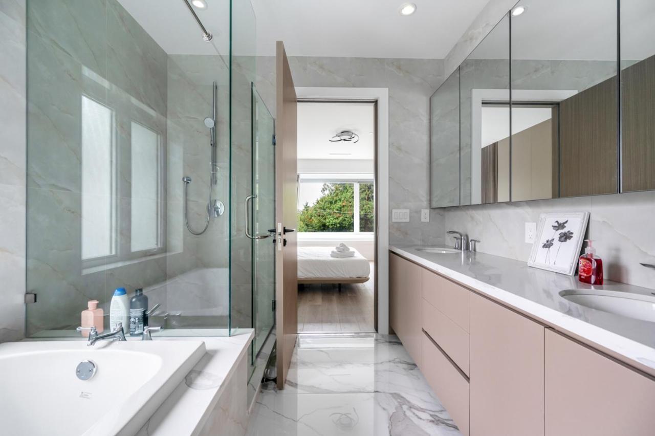 Stylish Retreat In Van's Prime Location Vancouver