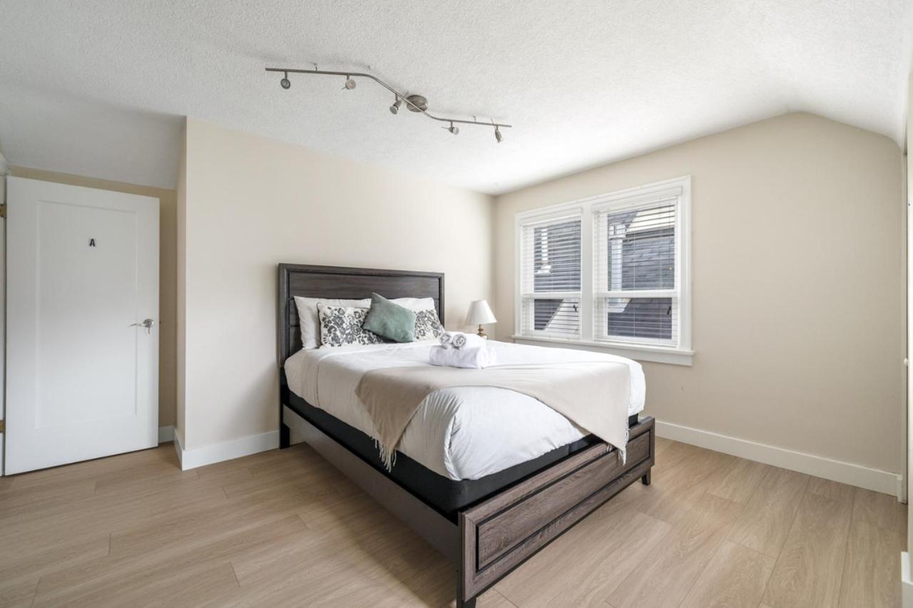 Charming Coastal Haven In With Shared Bathroom
