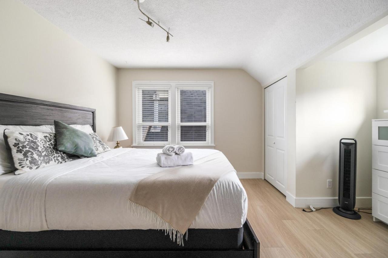 Homestay Charming Coastal Haven In With Shared Bathroom