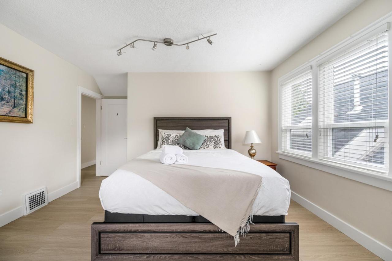 Charming Coastal Haven In With Shared Bathroom Vancouver