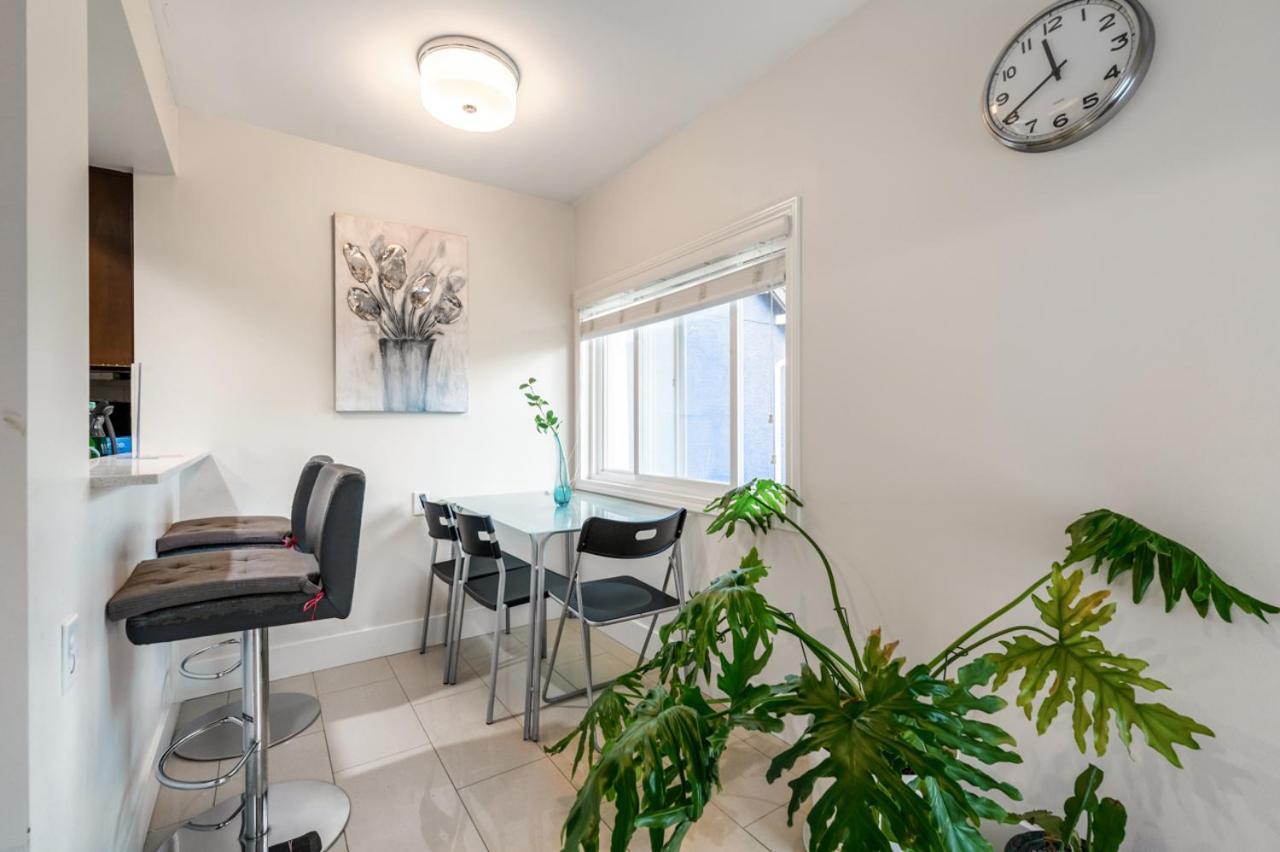Charming Coastal Haven In With Shared Bathroom *