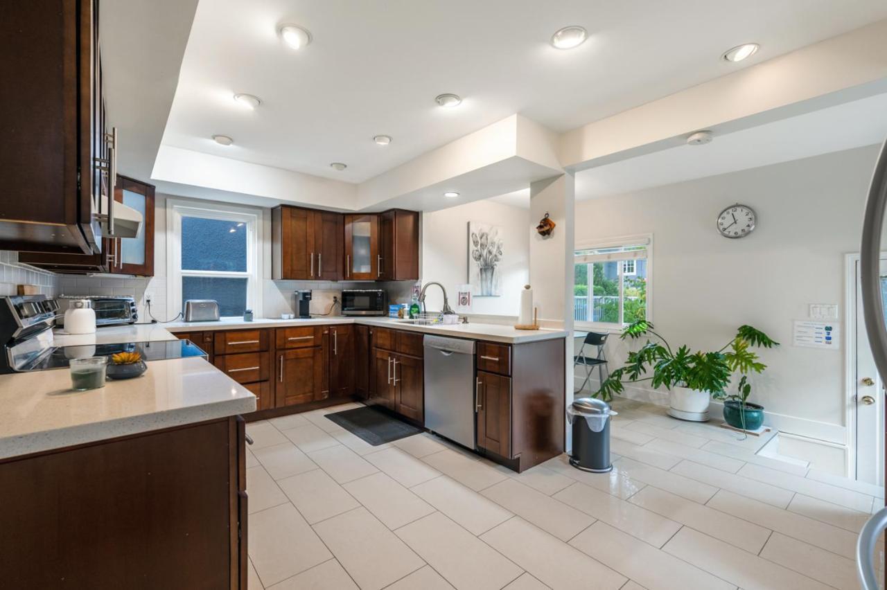 Homestay Charming Coastal Haven In With Shared Bathroom *
