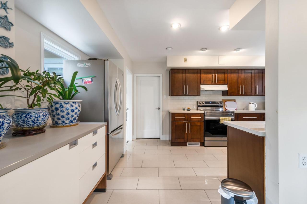 Homestay Charming Coastal Haven In With Shared Bathroom Vancouver
