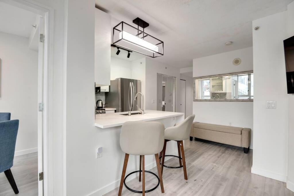 Luxury In Downtown With View Apartment