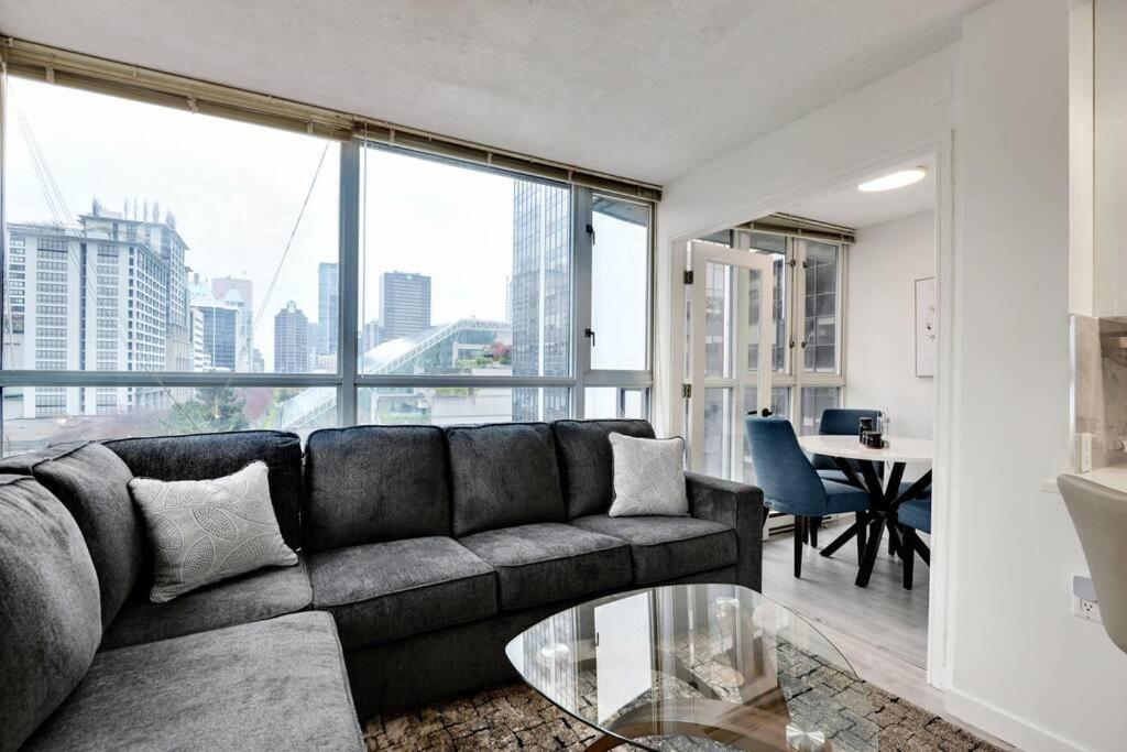 Luxury In Downtown With View * Vancouver