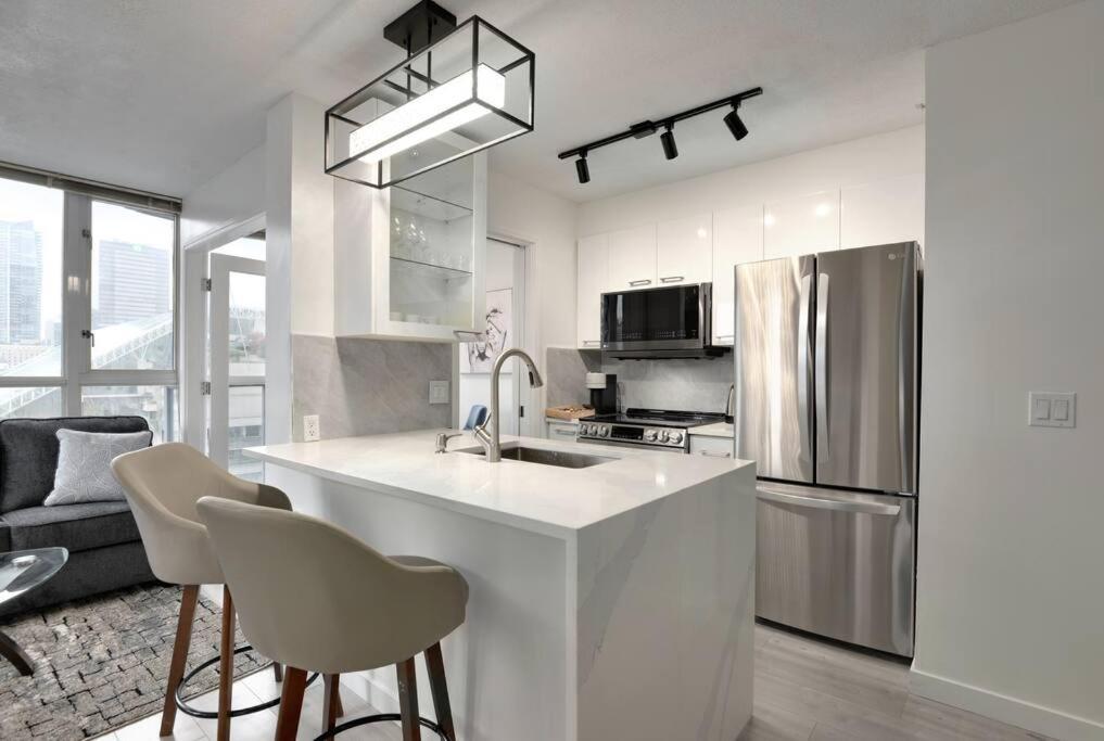 Luxury In Downtown With View *