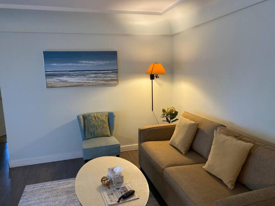 Unique Park House 5min Walk To Subway Apartment *