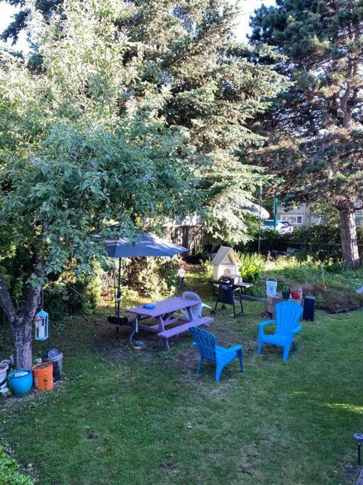 Unique Park House 5min Walk To Subway Apartment *