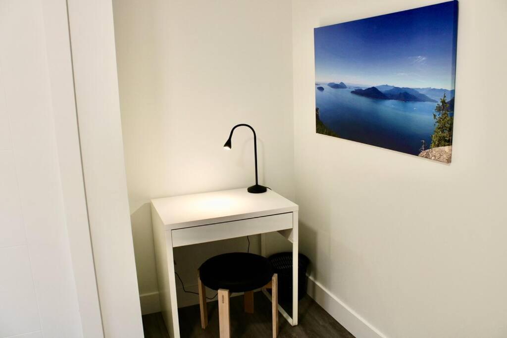 2bdr Stylish Comfort Parkside Apartment Vancouver