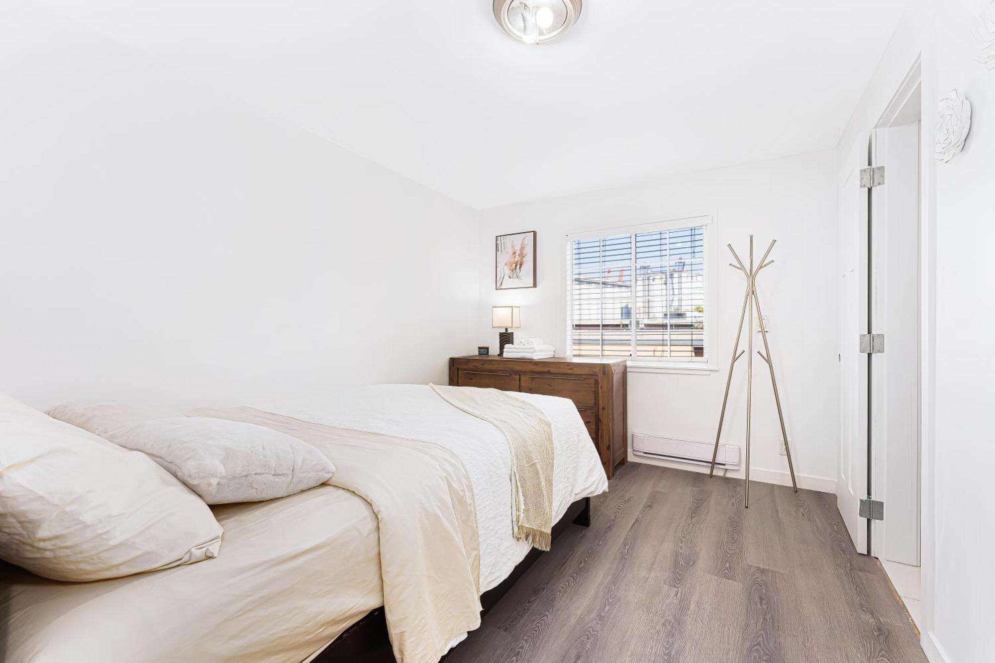 Urban Oasis Modern 2br By Trendy Commercial Drive * Vancouver