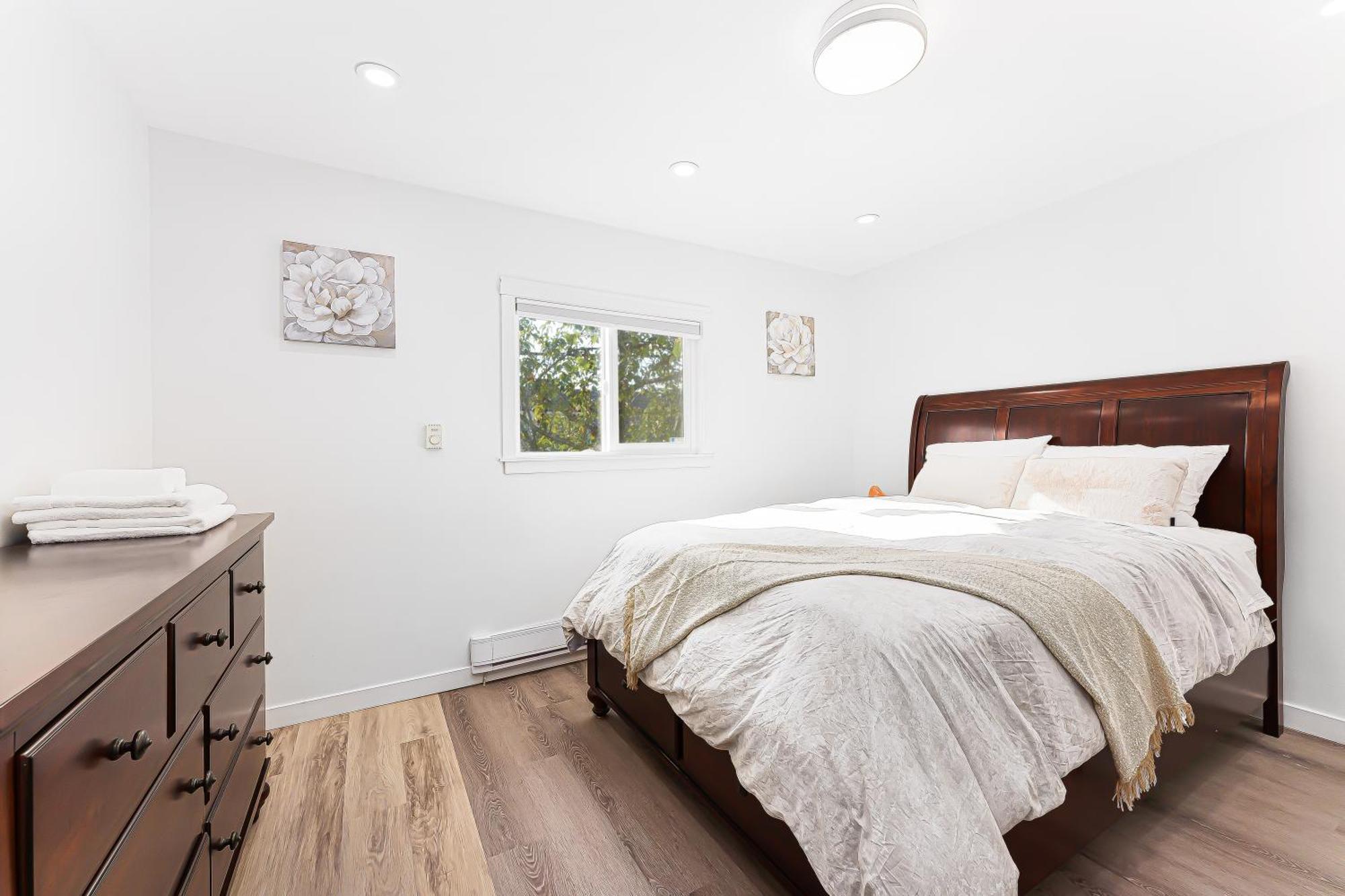 Apartment Urban Oasis Modern 2br By Trendy Commercial Drive