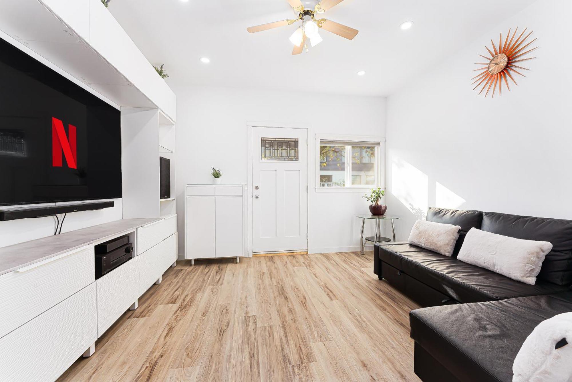 Urban Oasis Modern 2br By Trendy Commercial Drive Apartment Vancouver