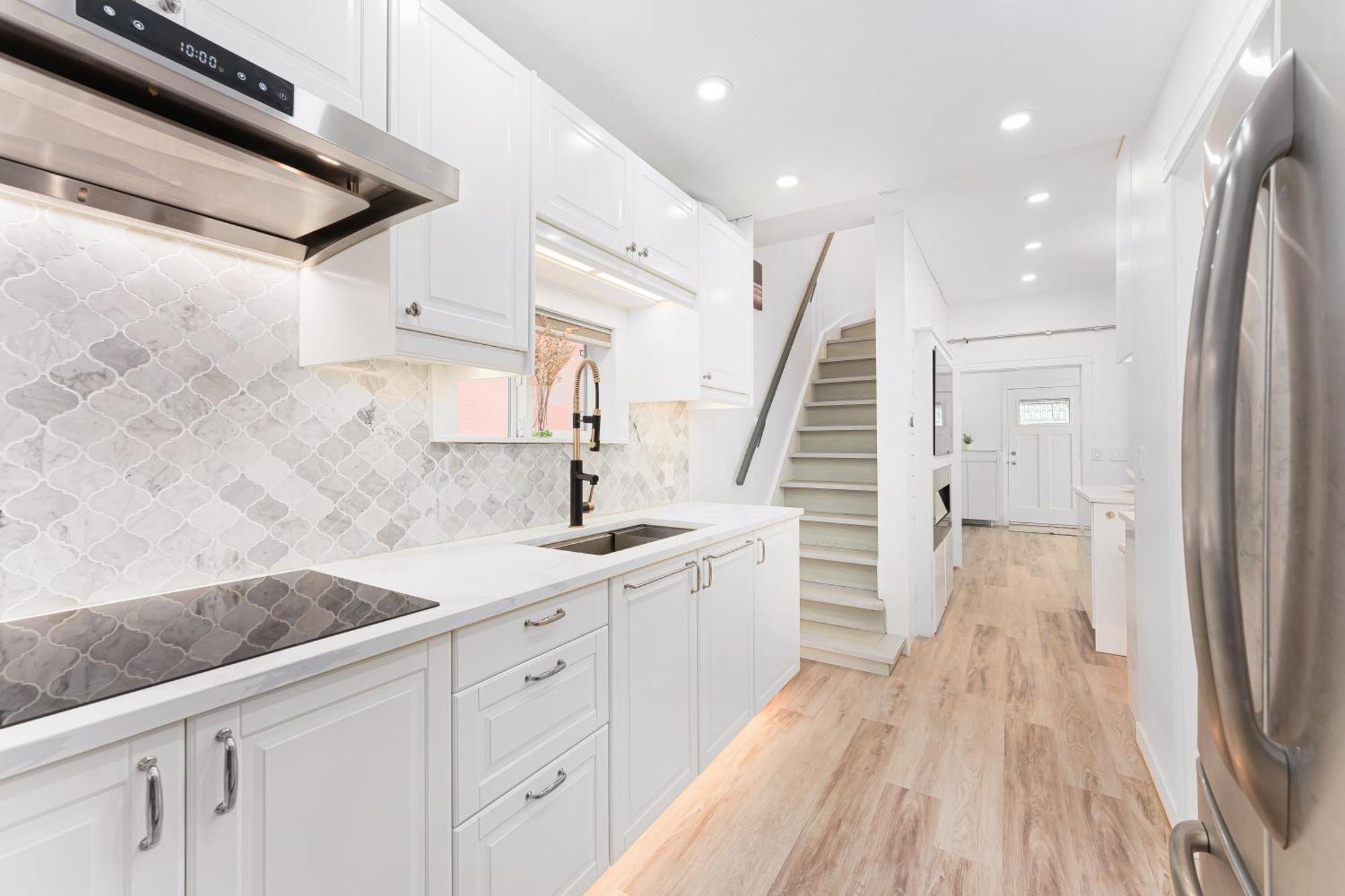 Apartment Urban Oasis Modern 2br By Trendy Commercial Drive Vancouver