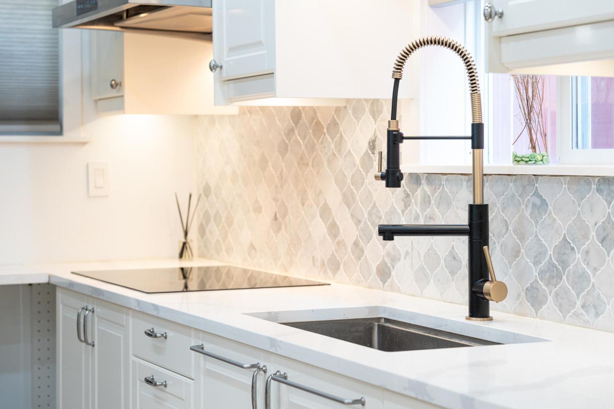 Urban Oasis Modern 2br By Trendy Commercial Drive