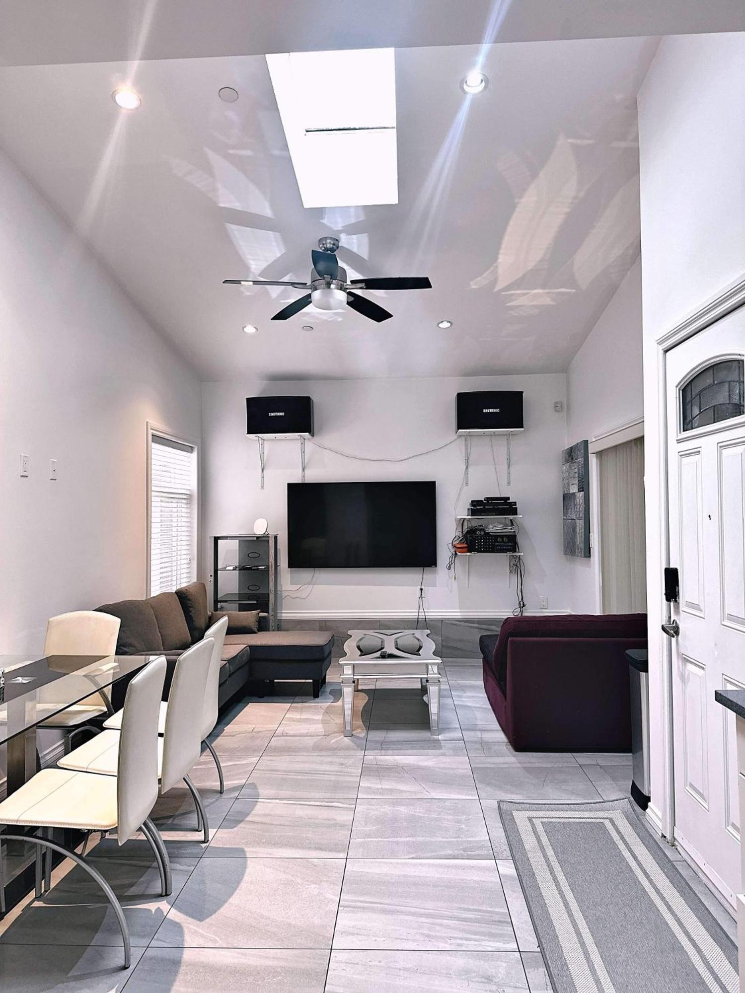 The Warm And Lovely Coach Guest house *