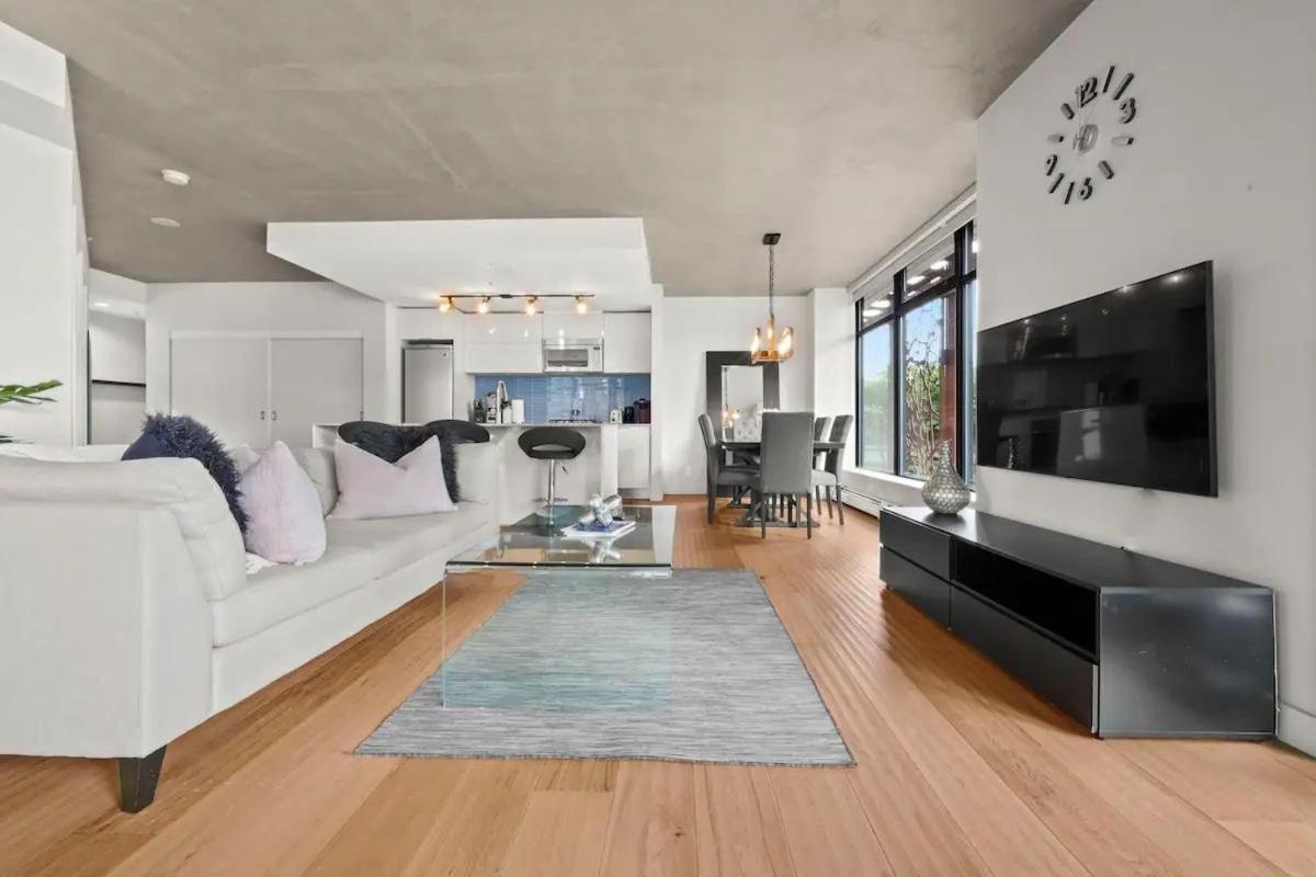 Modern In Downtown Two Bedroom Parking Lot *